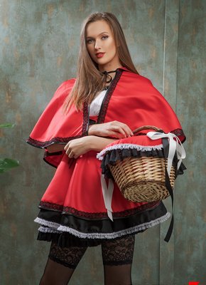 Красивая девушка любит сексуальные наряды