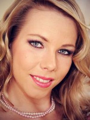 Нежная вульва голой девушки